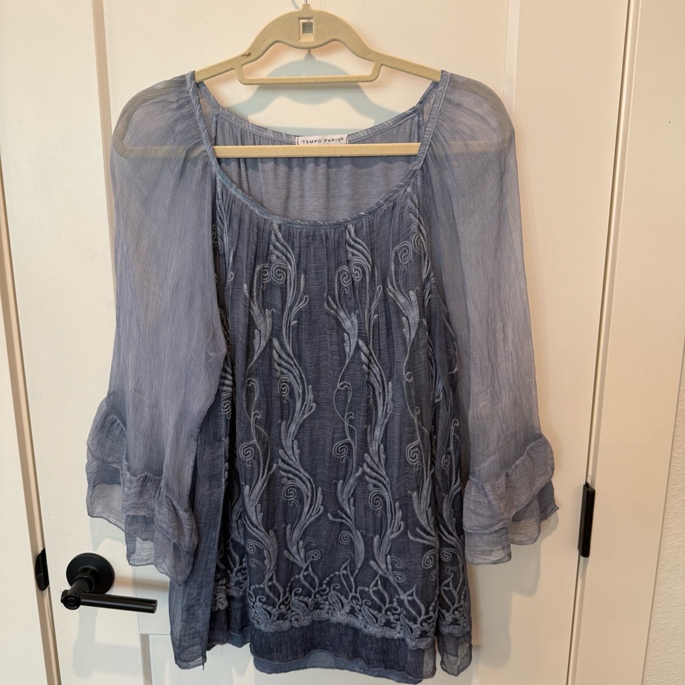 Tempo Paris Ladies Blouse. 3/4 Sleeve.  Size XL. Blue Round Neck.